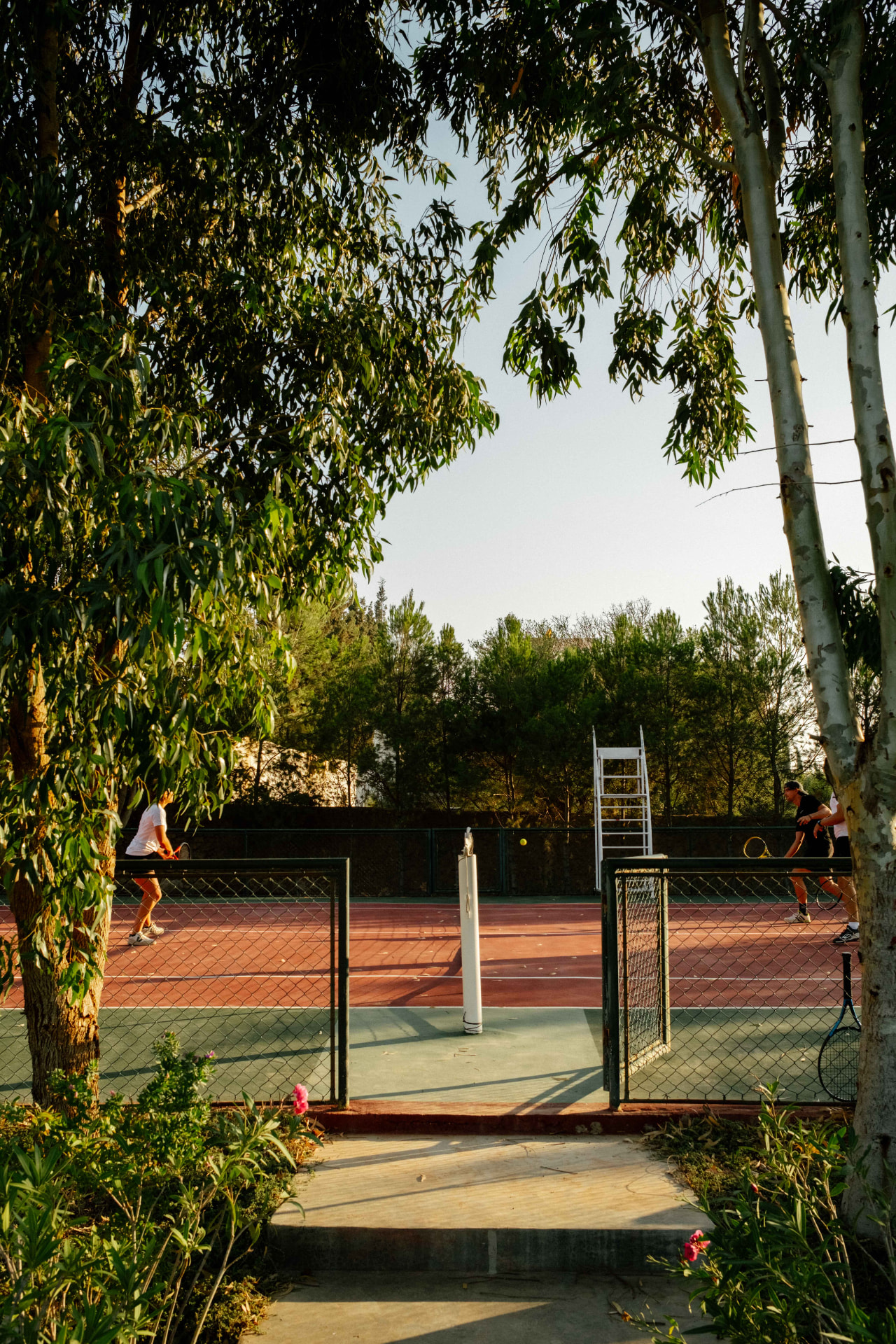Le court de tennis au coucher du soleil