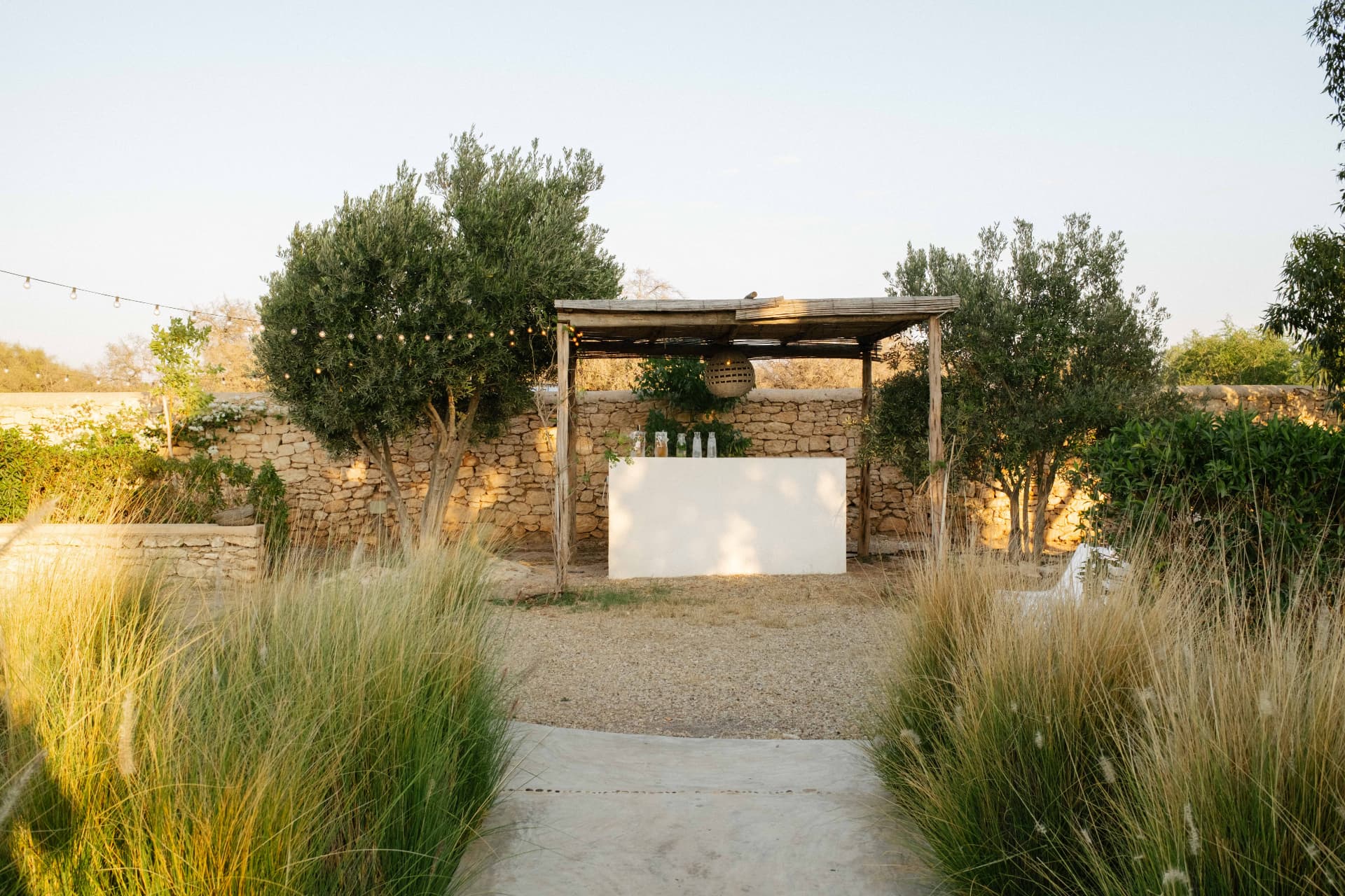 Le bar extérieur au coucher du soleil