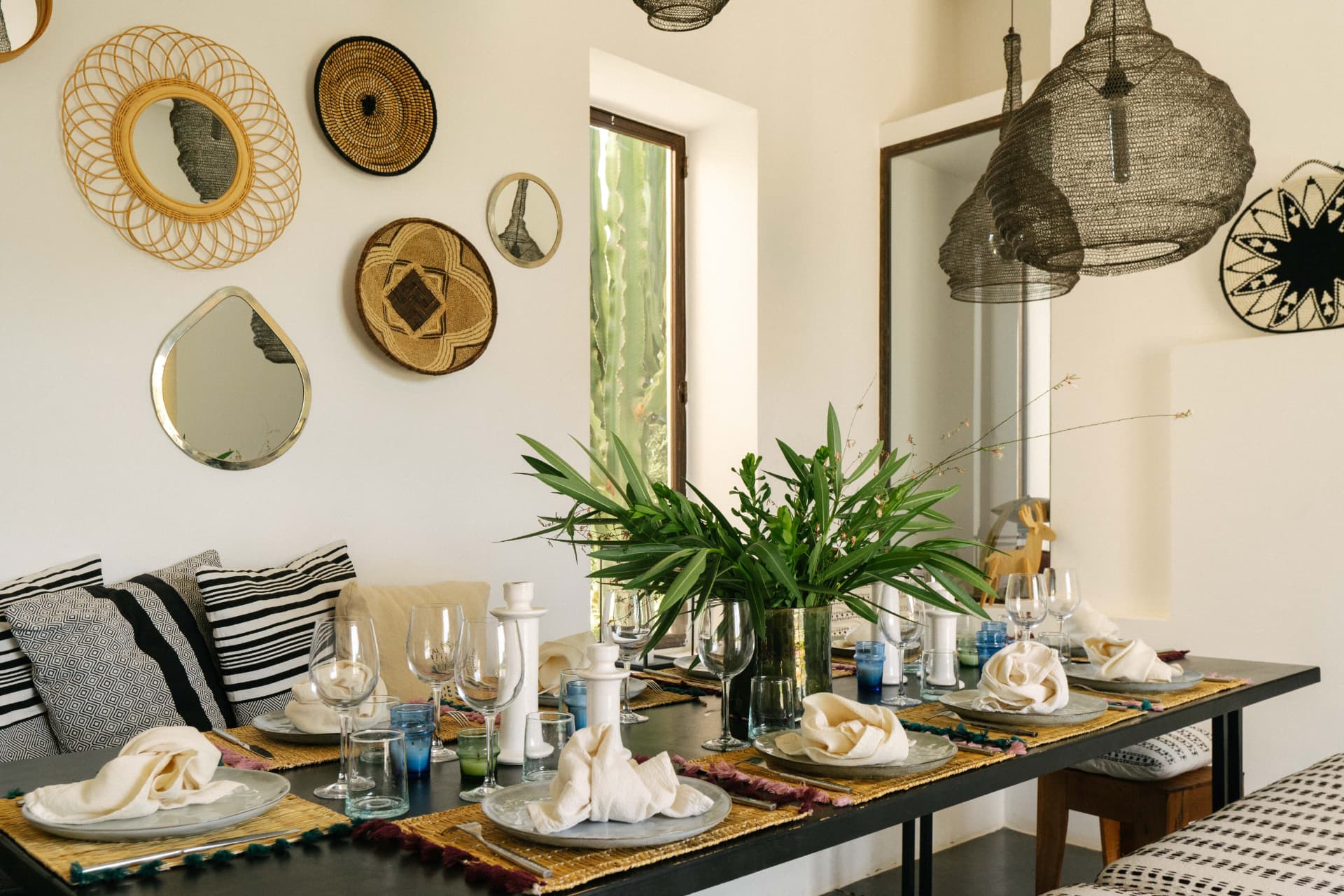 La salle à manger décorée d'artisanat marocain